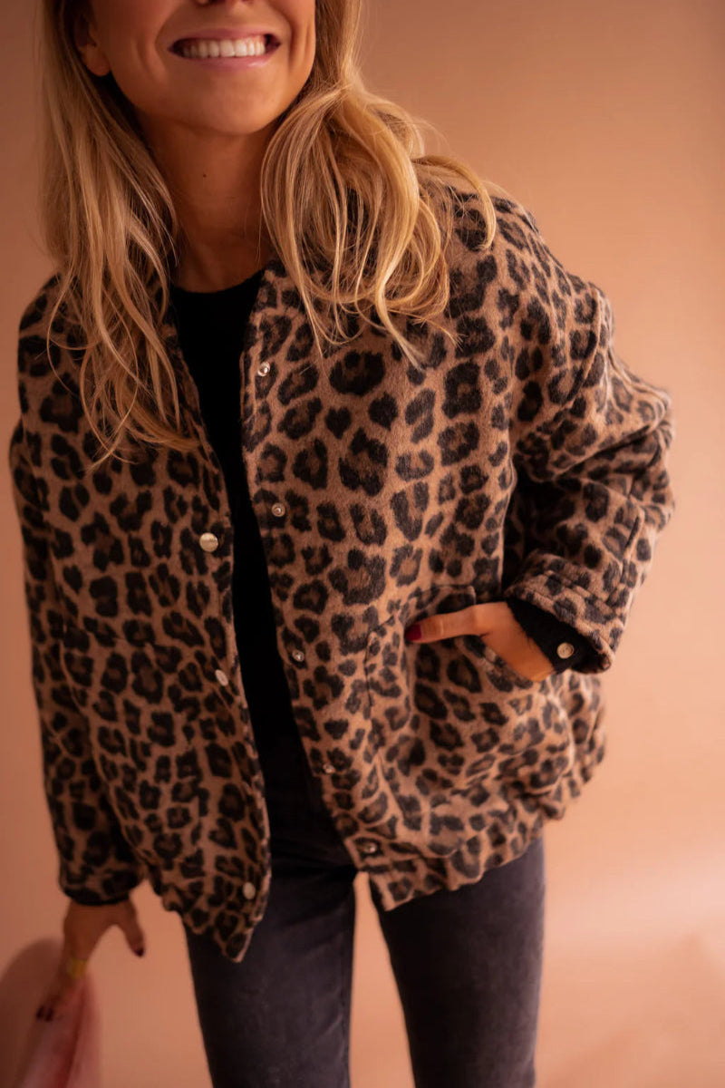 Hanna™ | Die Leopard Bomberjacke